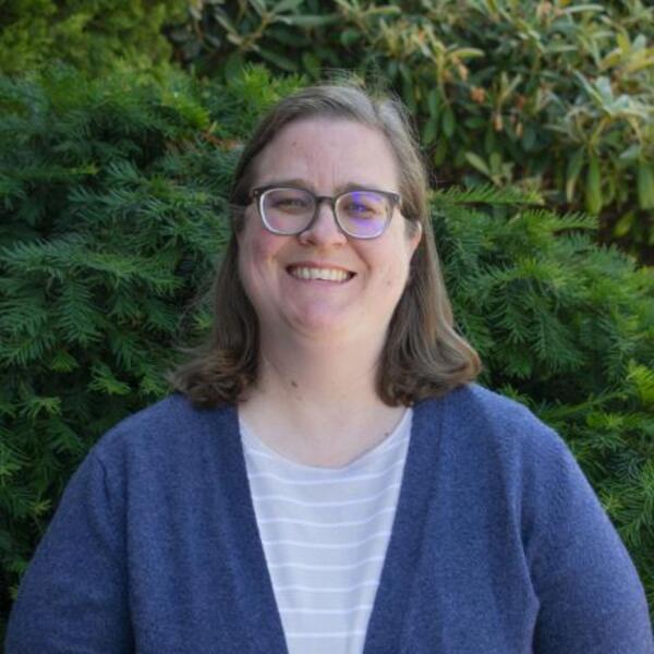 Sara Trott posing for a headshot in an outdoor setting